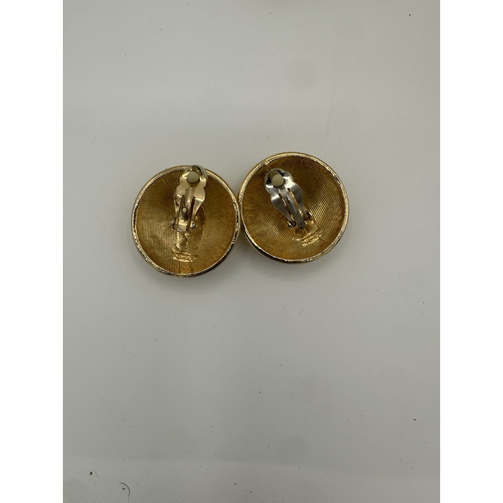 Vintage Spiral Textured Large Round Gold Tone Clip On Earrings - Picture 4 of 5